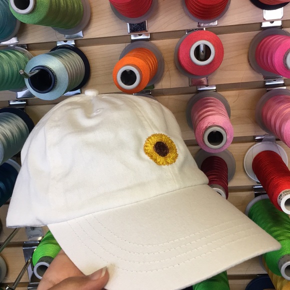 Floral sunflower embroidered cap - Picture 2 of 2